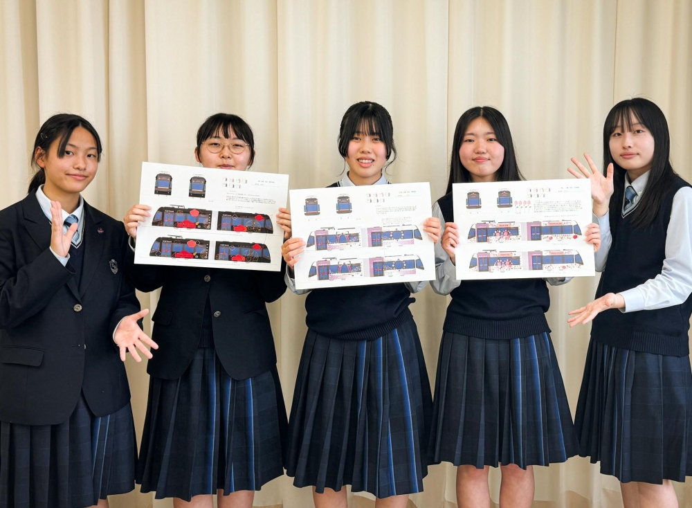 メンバーは全員高校2年生。
"模擬"会社で富山県内のあらゆるデザインを。